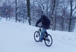 孕妇梦见雪地里骑车怎么回事啊