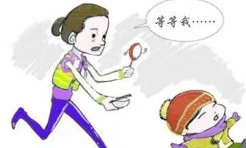 小朋友在幼儿园里哭着要妈妈，老师应该怎么哄