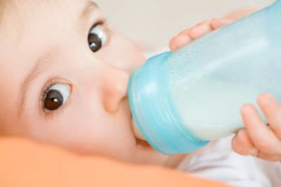 宝宝不喜欢用奶瓶喝奶粉怎么办