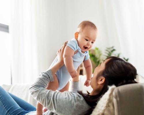 婴儿期与幼儿期宝宝的不同表现为