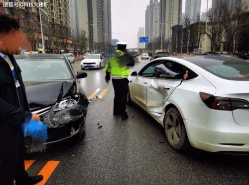 特斯拉在美国出车祸再致人死亡了吗？