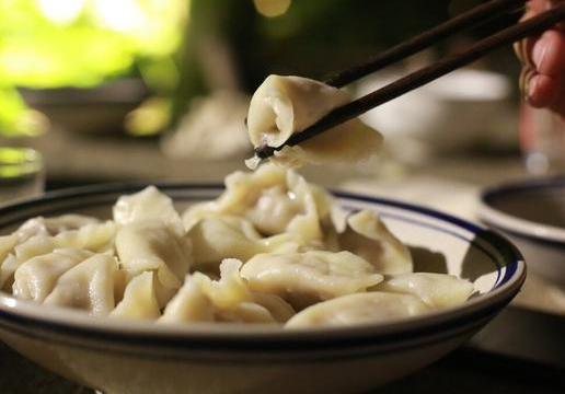 速冻水饺是冷水煮还是开水煮？煮时间多少